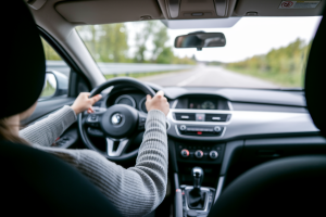 vue-arriere-conducteur-volant-levier