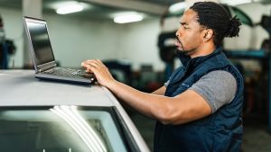 Achat en ligne de pièces pour voiture sans permis : les critères à vérifier